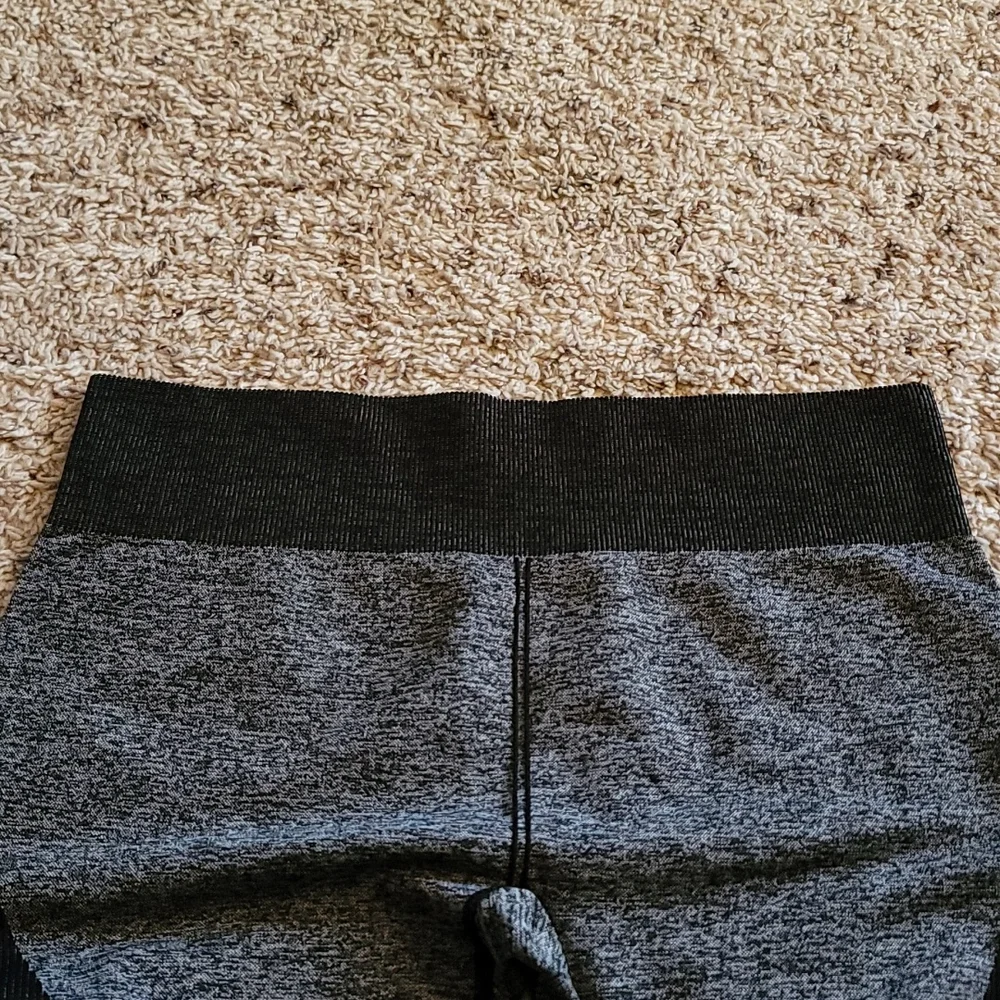 Fabletics Capris - Picture 5 of 7